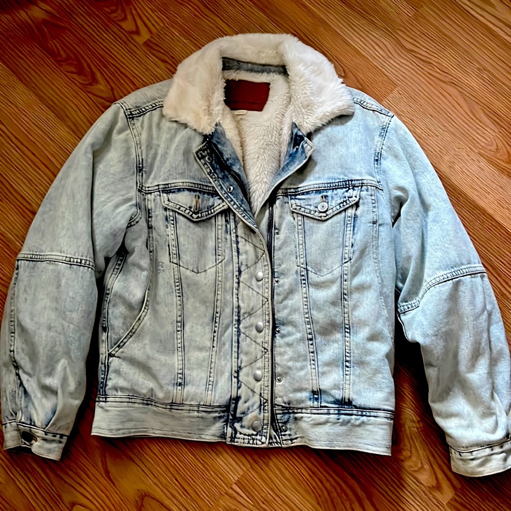 American Eagle fur lined jean jacket acid wash xs